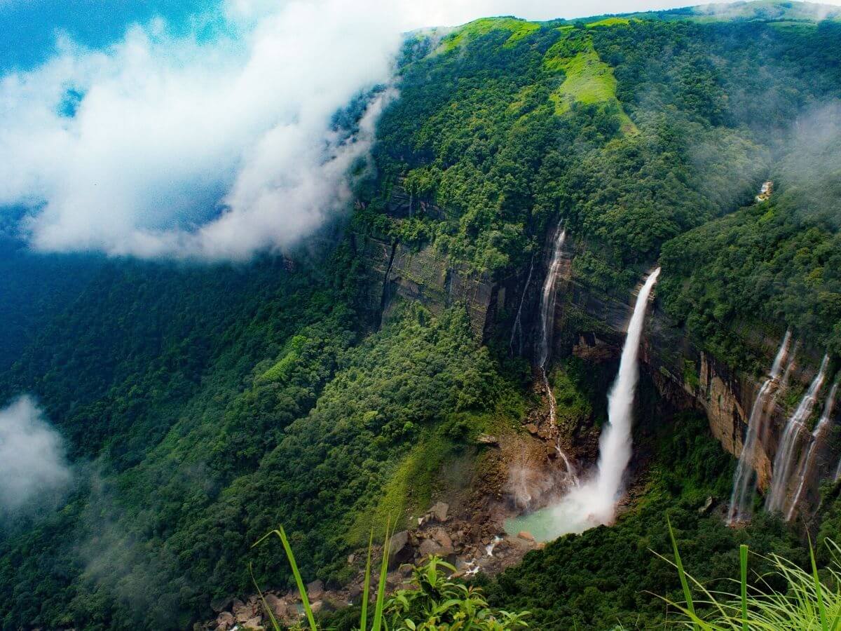 Cascadas Nohkalikai en Cherrapunji