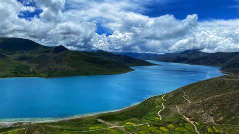 Yamdrok Lake