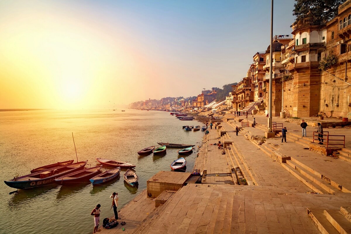 Yoga al Amanecer en Varanasi